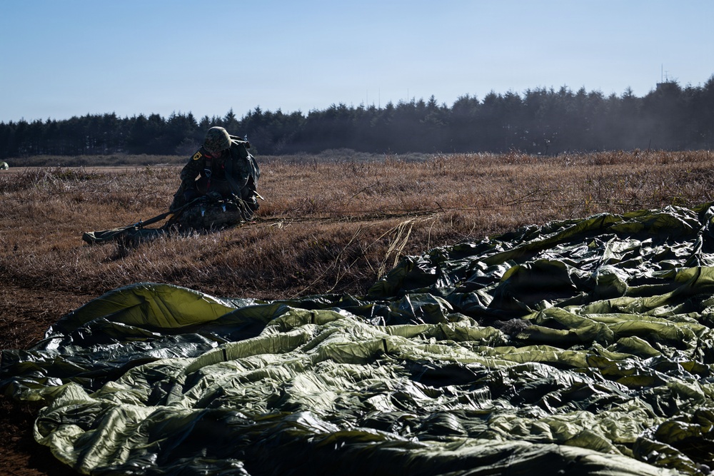 U.S., Japan Ground Self-Defense Force commence New Year’s Jump