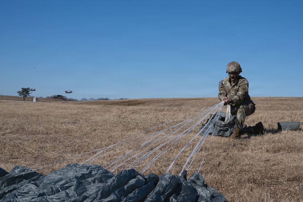U.S., Japan Ground Self-Defense Force commence New Year’s Jump