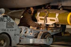 VAW-125 all-female maintenance crew (Radio)