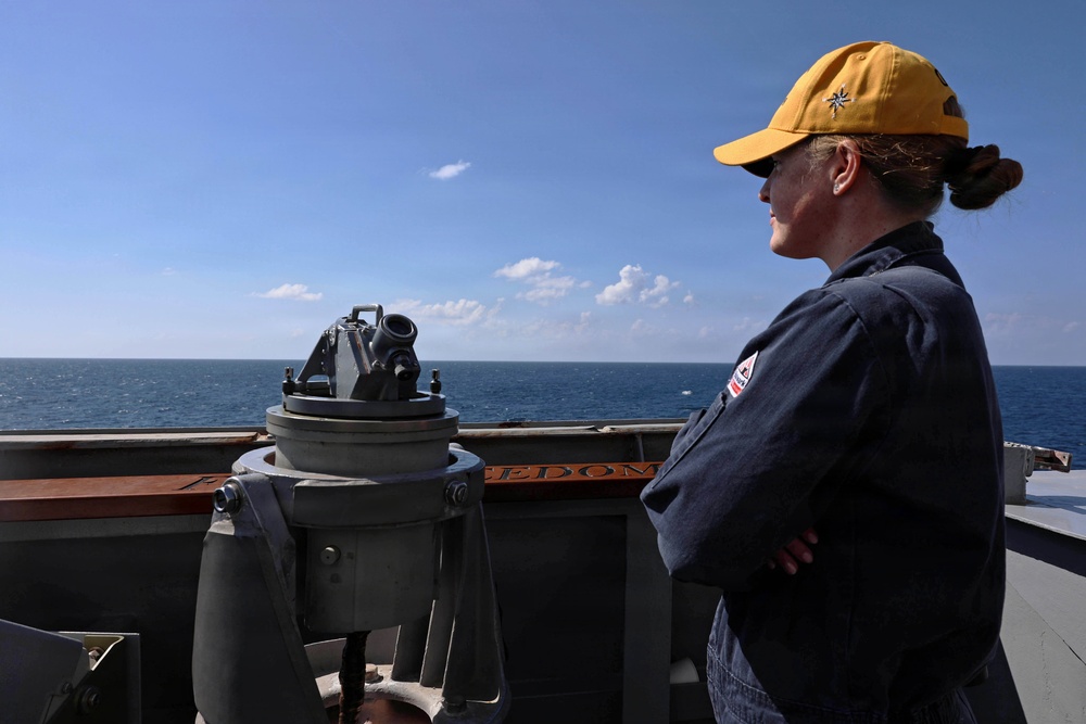 USS Roosevelt (DDG 80) Transits the Arabian Gulf