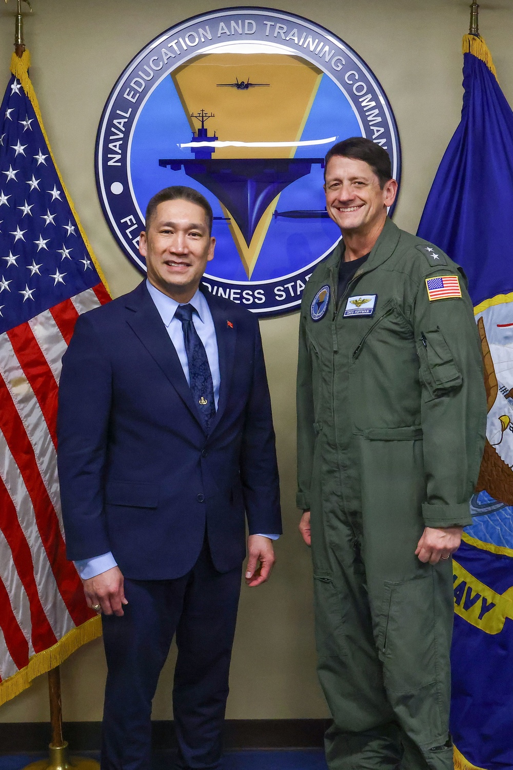 Under Secretary of the Navy visits NAS Pensacola, NATTC and NETC