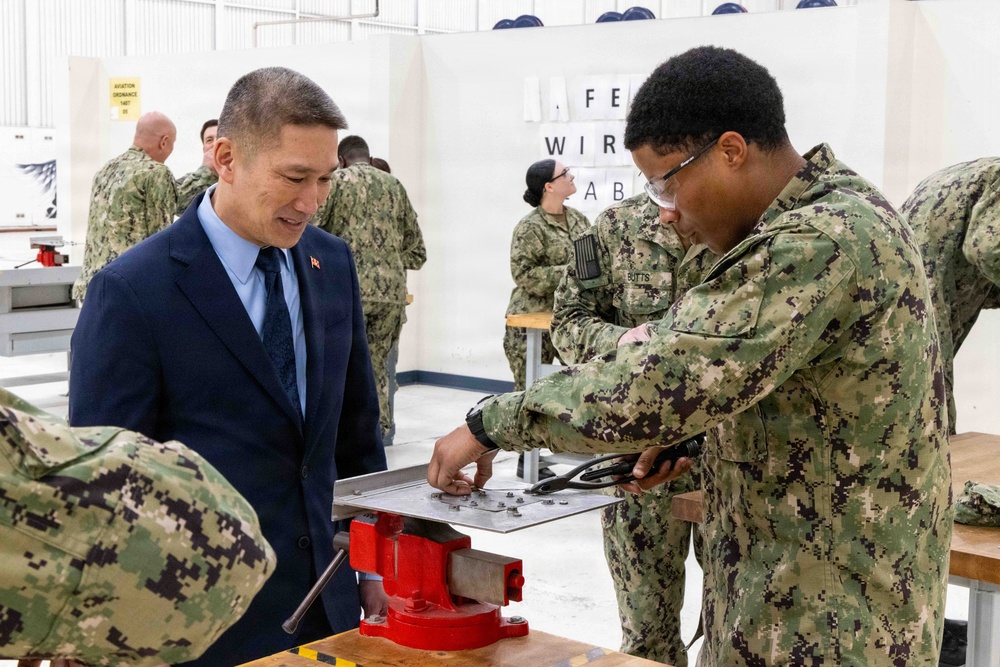 Under Secretary of the Navy visits NAS Pensacola, NATTC and NETC