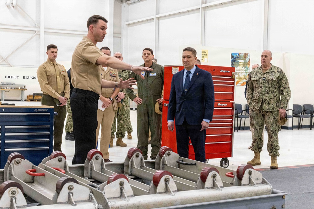 Under Secretary of the Navy visits NAS Pensacola, NATTC and NETC