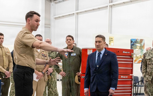 Under Secretary of the Navy visits NAS Pensacola, NATTC and NETC