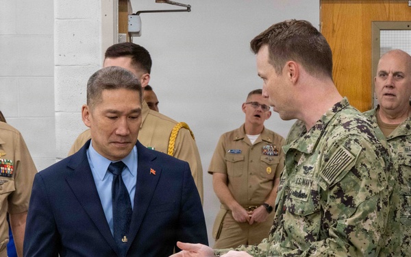 Under Secretary of the Navy visits NAS Pensacola, NATTC and NETC