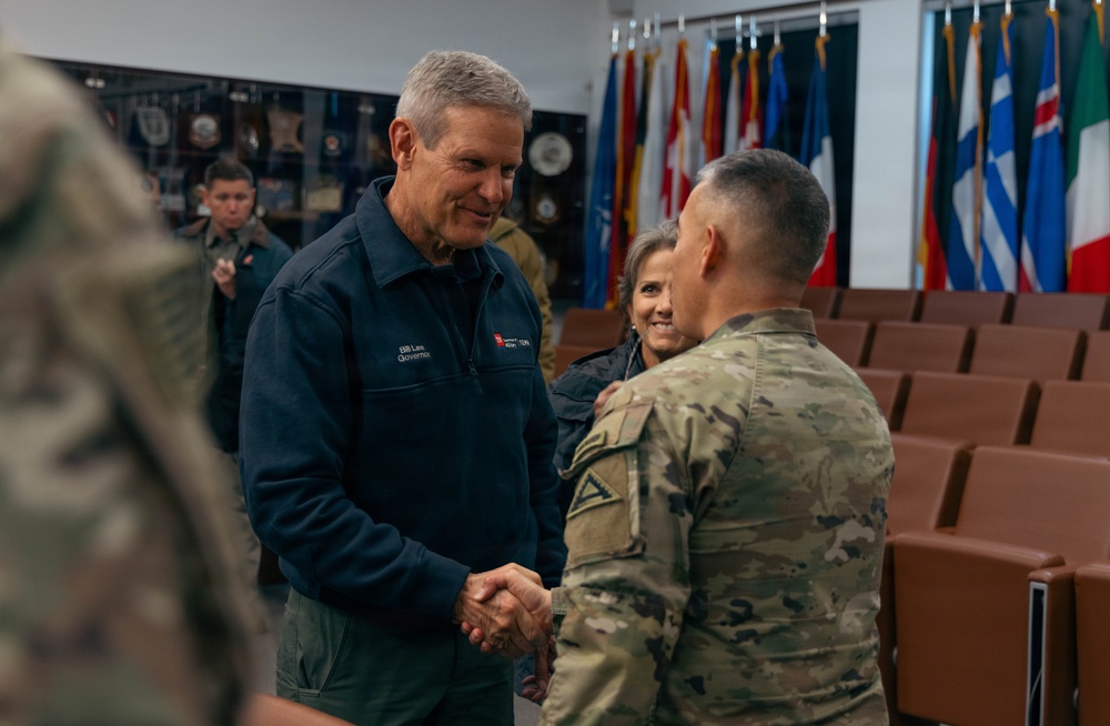 Tennessee Governor Visits Joint Multinational Training Group–Ukraine