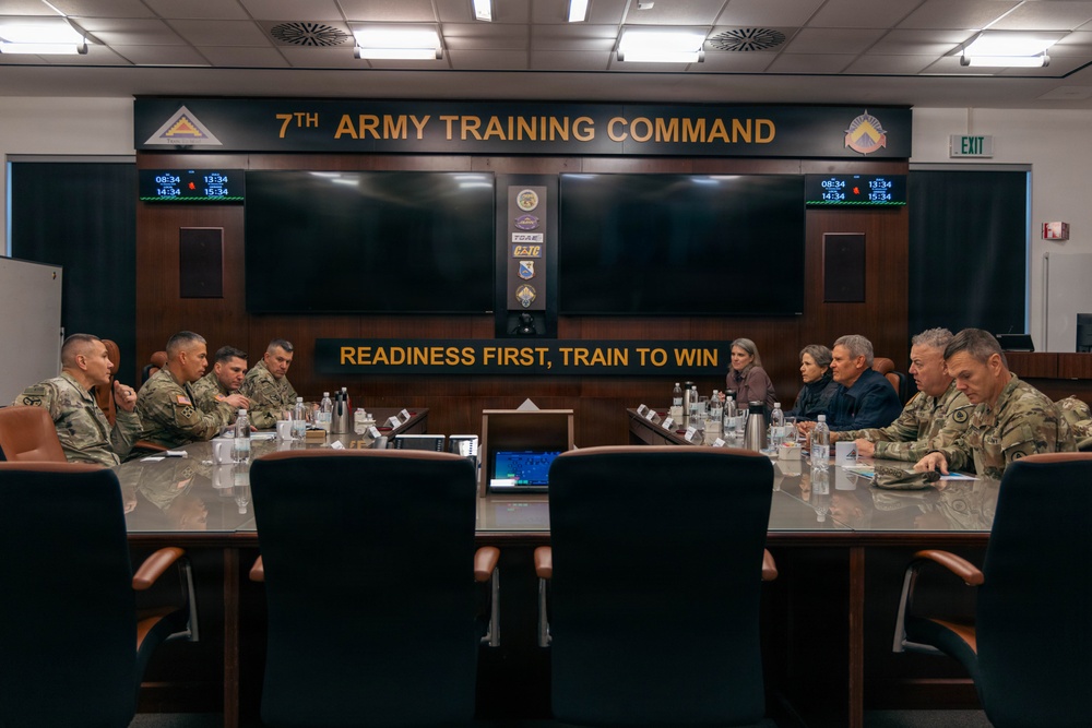 Tennessee Governor Visits Joint Multinational Training Group–Ukraine