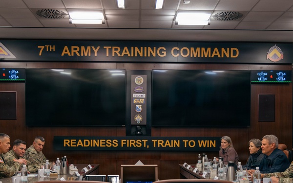 Tennessee Governor Visits Joint Multinational Training Group–Ukraine
