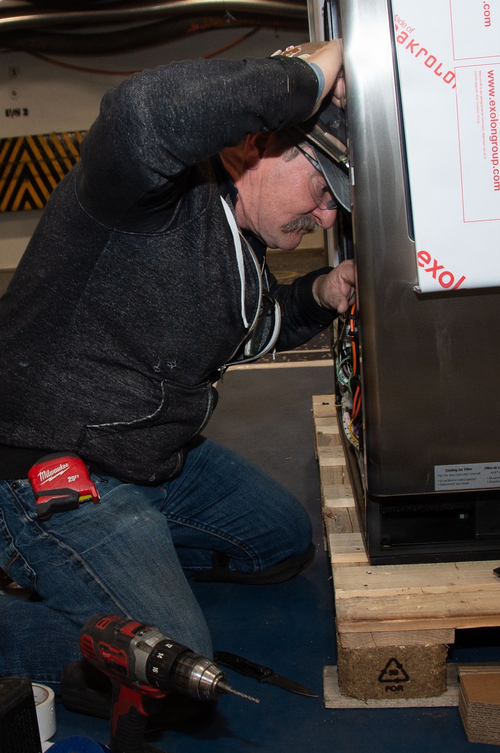 Ronald Reagan Sailors and Contractors Perform Maintenance