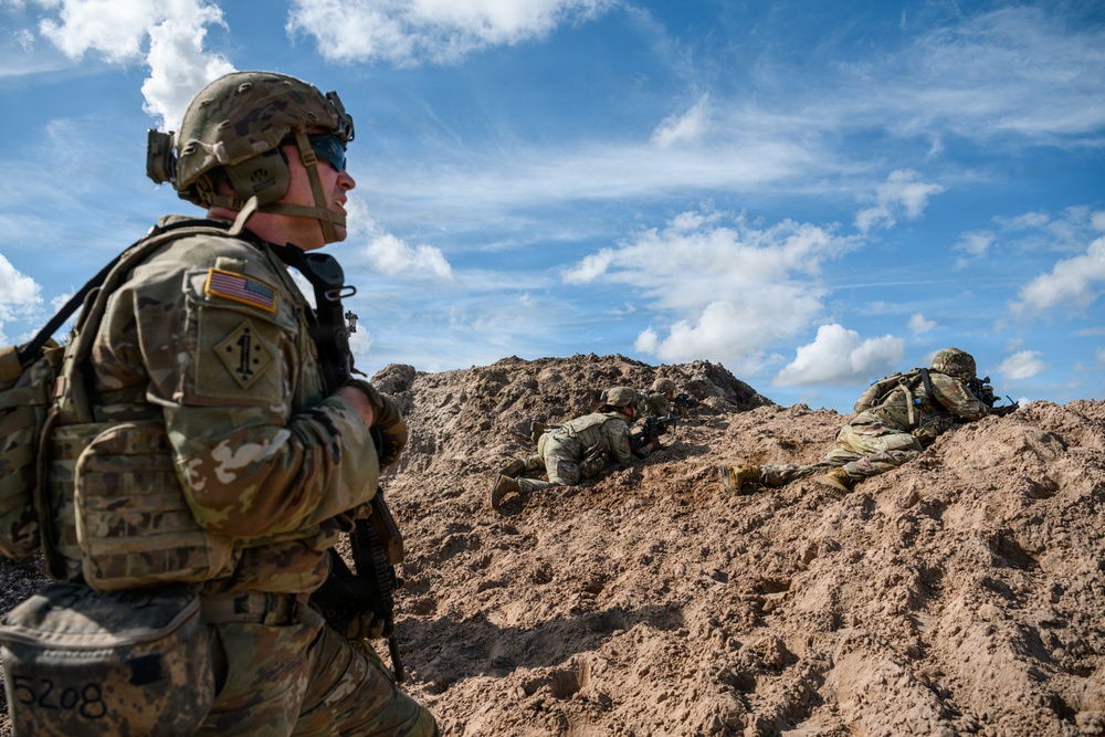 2-124 Infantry Regiment Soldiers conduct squad tactics at CBJTC