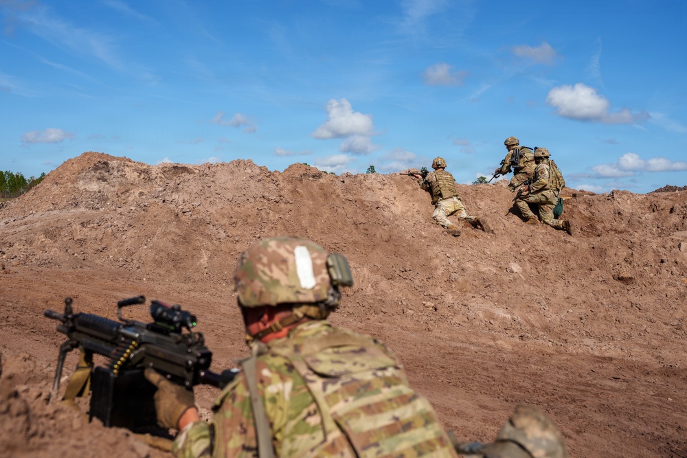 2-124 Infantry Regiment Soldiers conduct squad tactics at CBJTC