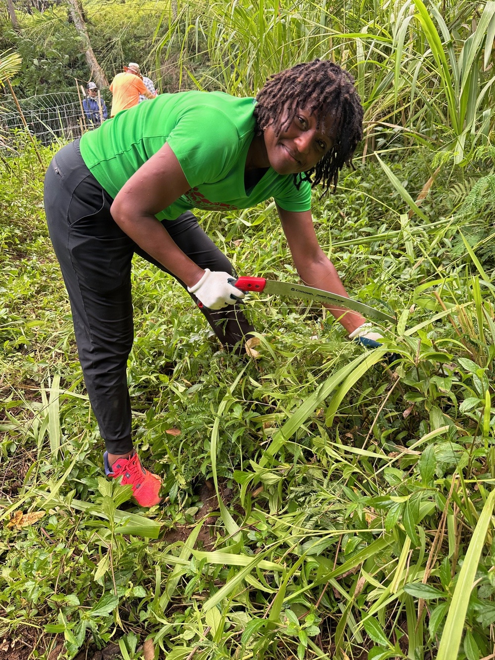 Hawaii Military &amp; Civilians Give Back to Ko'olau Foundation