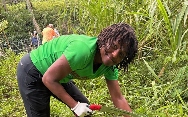 Hawaii Military &amp; Civilians Give Back to Ko'olau Foundation