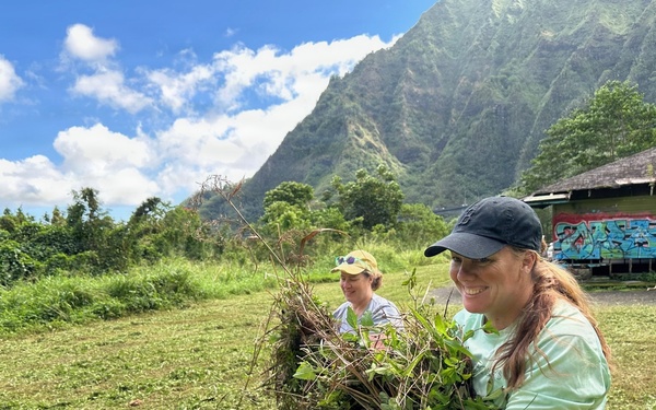 Hawaii Military &amp; Civilians Give Back to Ko'olau Foundation
