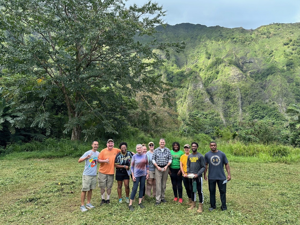 Hawaii Military &amp; Civilians Give Back to Ko'olau Foundation