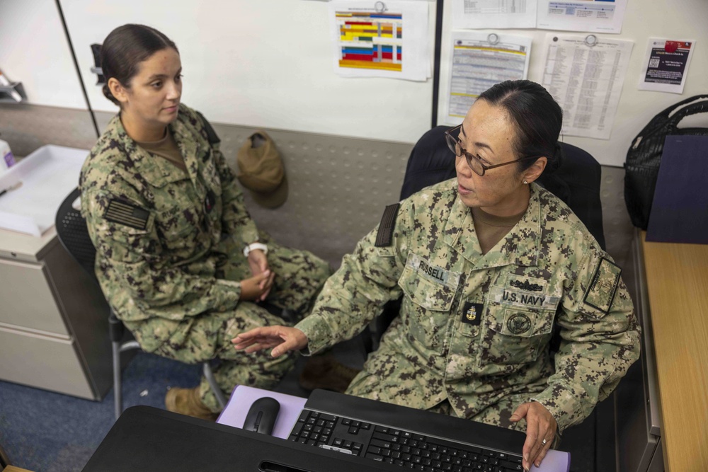 Commander, Navy Region Hawaii and Pacific Missile Range Facility Barking Sands Earn Retention Excellence Award