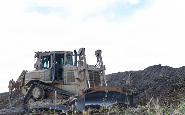 22nd MEU(SOC) | CLB Conducts Anti-tank Ditches and Berm Construction in Puerto Rico