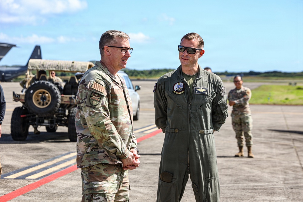 22nd MEU(SOC) | U.S. SOUTHCOM Acting Commander Visits 22nd MEU in Puerto Rico