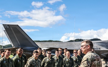 22nd MEU(SOC) | U.S. SOUTHCOM Acting Commander Visits 22nd MEU in Puerto Rico
