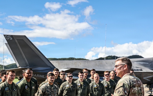 22nd MEU(SOC) | U.S. SOUTHCOM Acting Commander Visits 22nd MEU in Puerto Rico