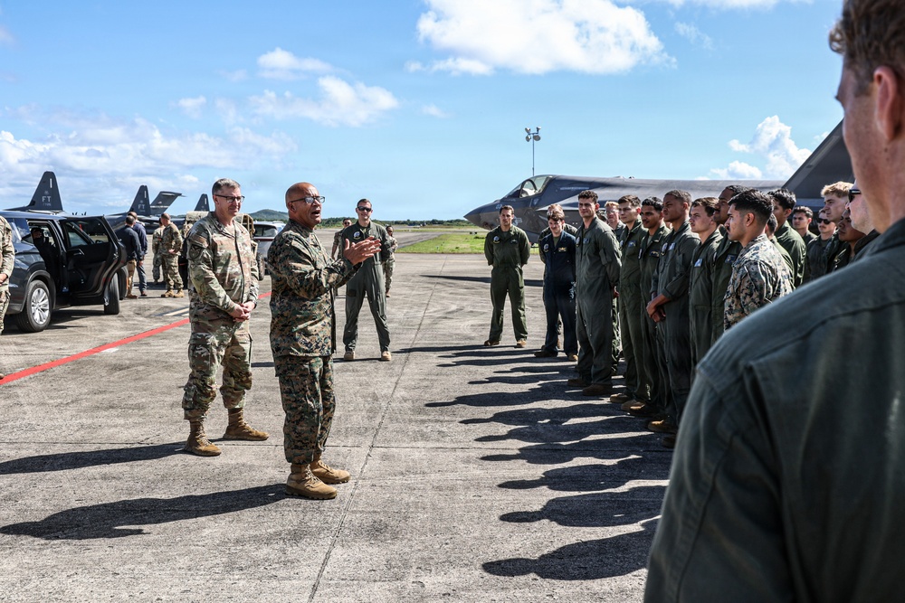 22nd MEU(SOC) | U.S. SOUTHCOM Acting Commander Visits 22nd MEU in Puerto Rico