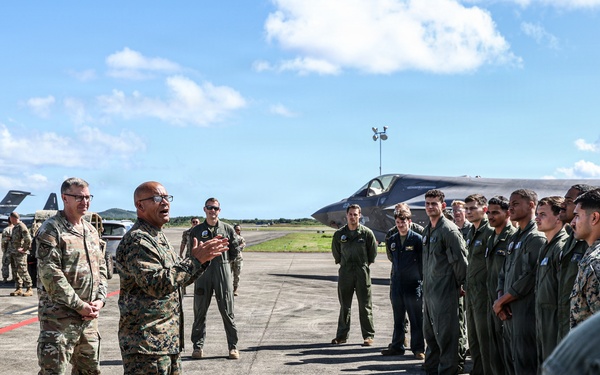 22nd MEU(SOC) | U.S. SOUTHCOM Acting Commander Visits 22nd MEU in Puerto Rico