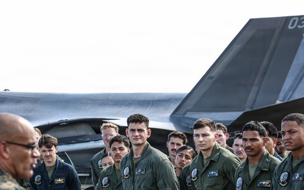 22nd MEU(SOC) | U.S. SOUTHCOM Acting Commander Visits 22nd MEU in Puerto Rico