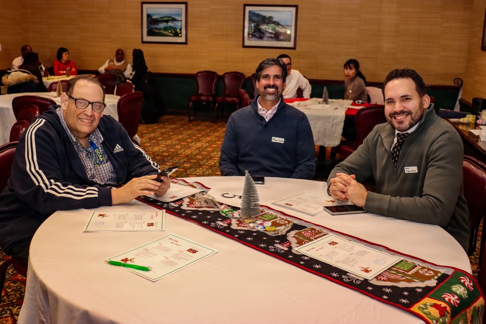 HQ Ft Belvoir Holiday Gathering