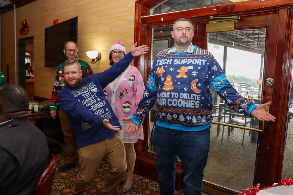HQ Ft Belvoir Holiday Gathering