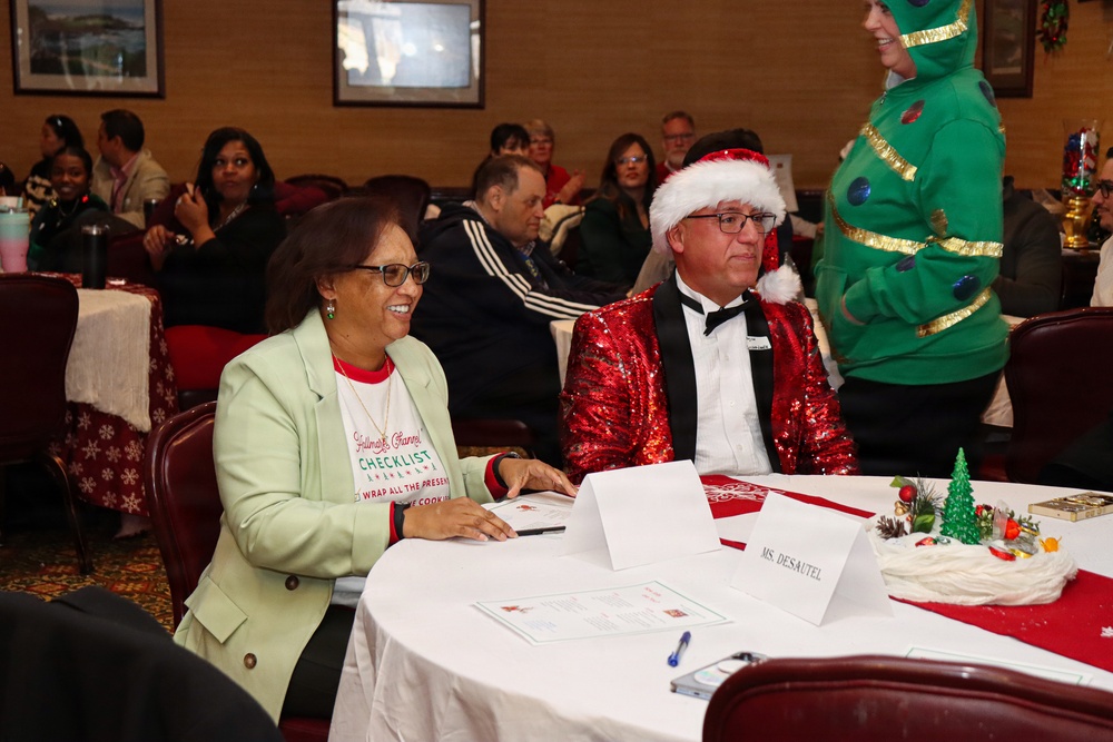 HQ Ft Belvoir Holiday Gathering