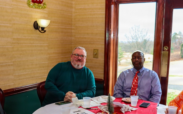 HQ Ft Belvoir Holiday Gathering