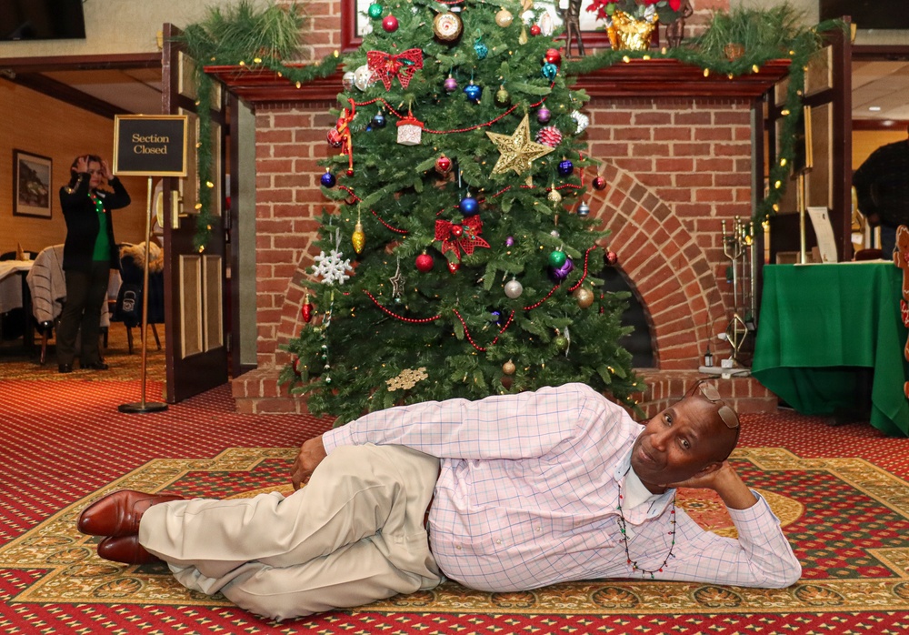 HQ Ft Belvoir Holiday Gathering