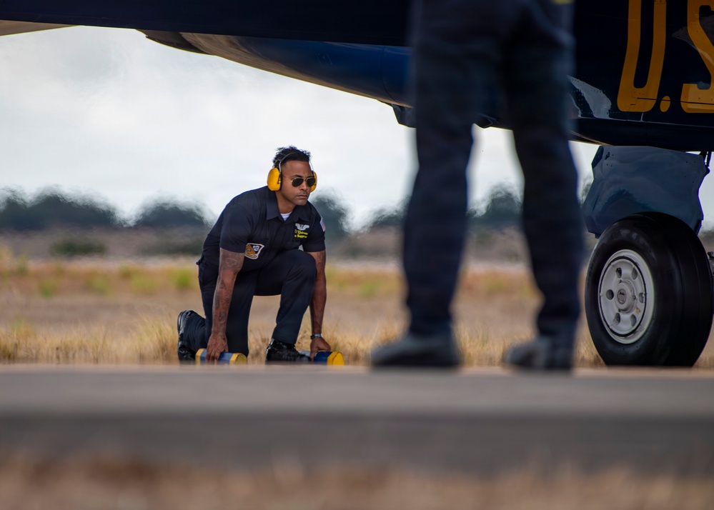 The U.S. Navy Flight Demonstration Squadron, the Blue Angels perform at the MCAS Miramar Air Show