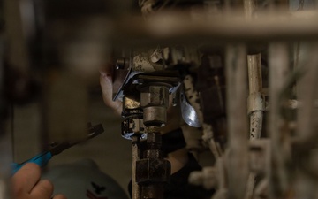 Ronald Reagan Sailors Perform Maintenance