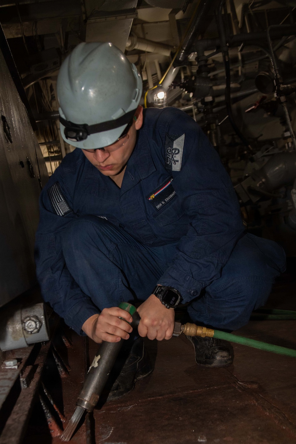 Ronald Reagan Sailors Perform Maintenance