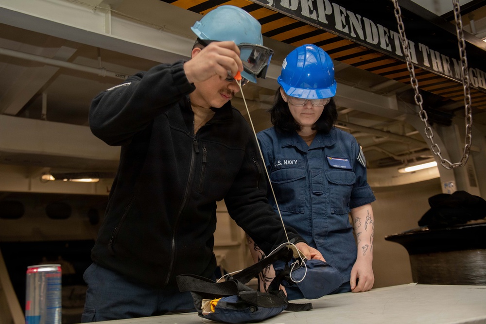 Ronald Reagan Sailors Perform Maintenance