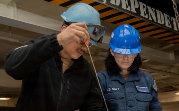 Ronald Reagan Sailors Perform Maintenance