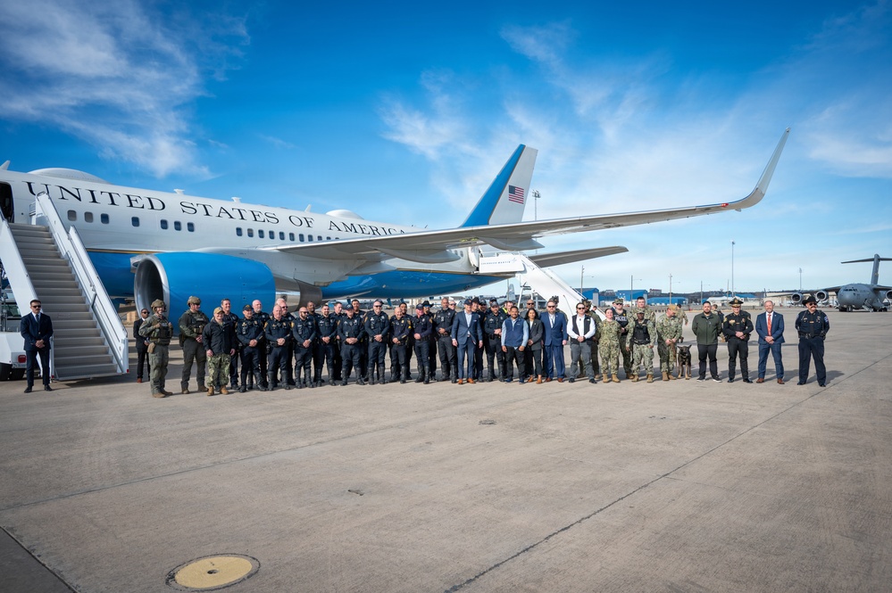 SECWAR Visits NAS JRB Fort Worth