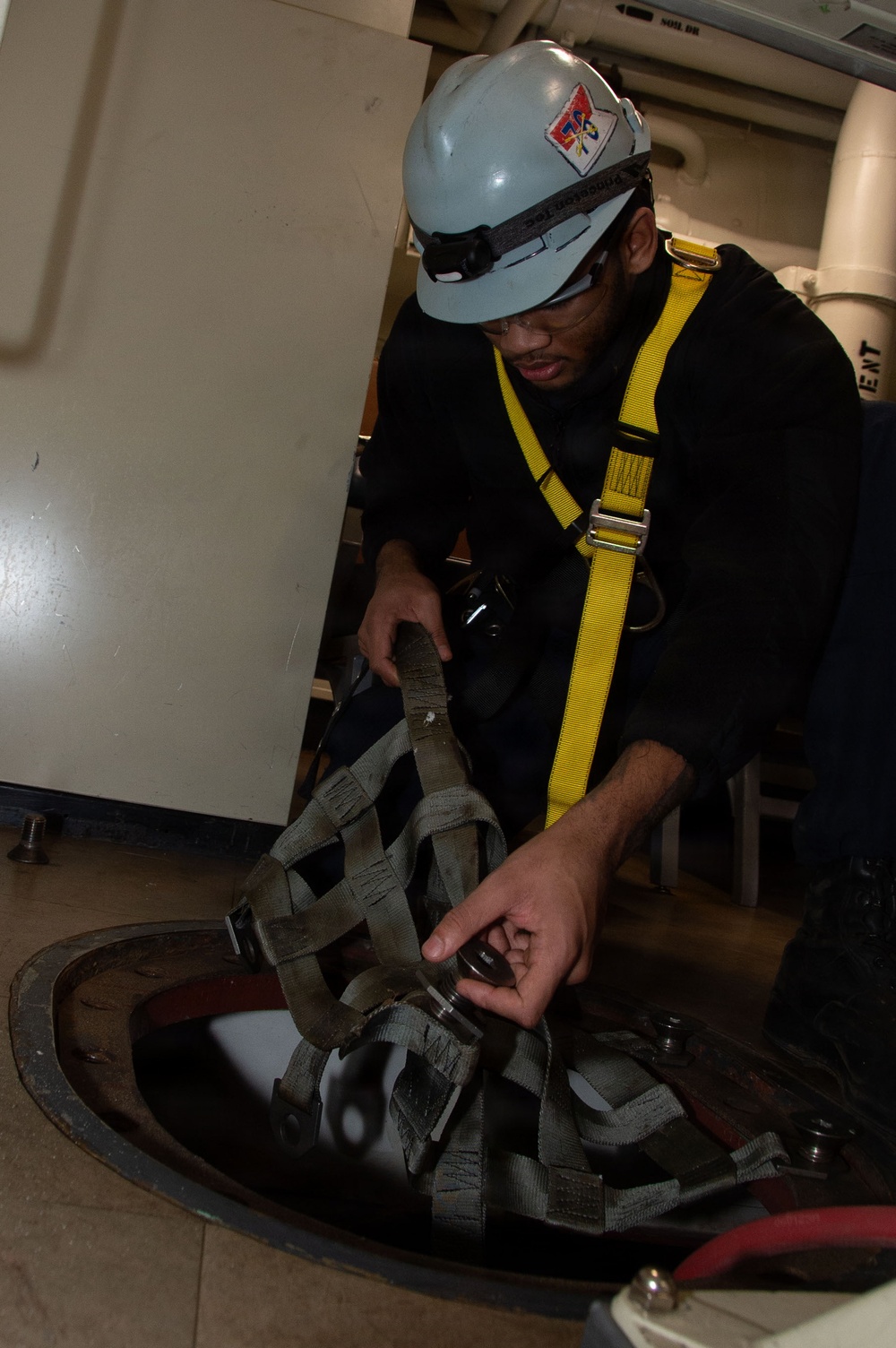 Ronald Reagan Sailors and Contractors Perform Maintenance