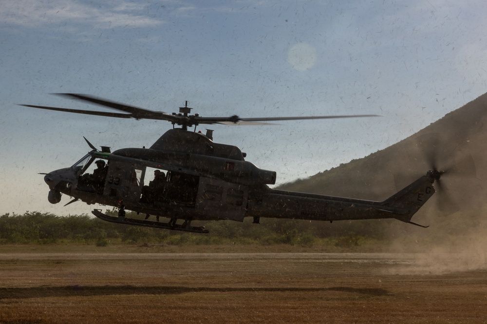 22nd MEU(SOC) | VMM-263 (REIN) Trains Aerial Marksmanship on Puerto Rico