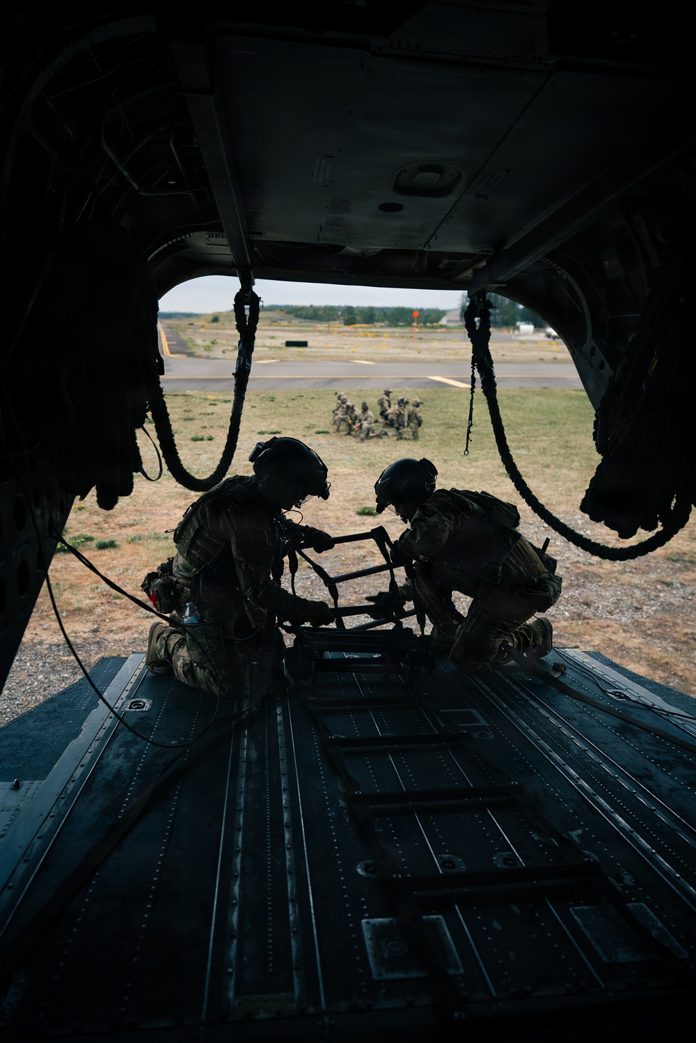 1SFG(A) Green Berets conduct fast rope insertion/extraction exercises
