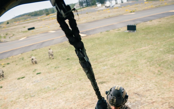 1SFG(A) Green Berets conduct fast rope insertion/extraction exercises