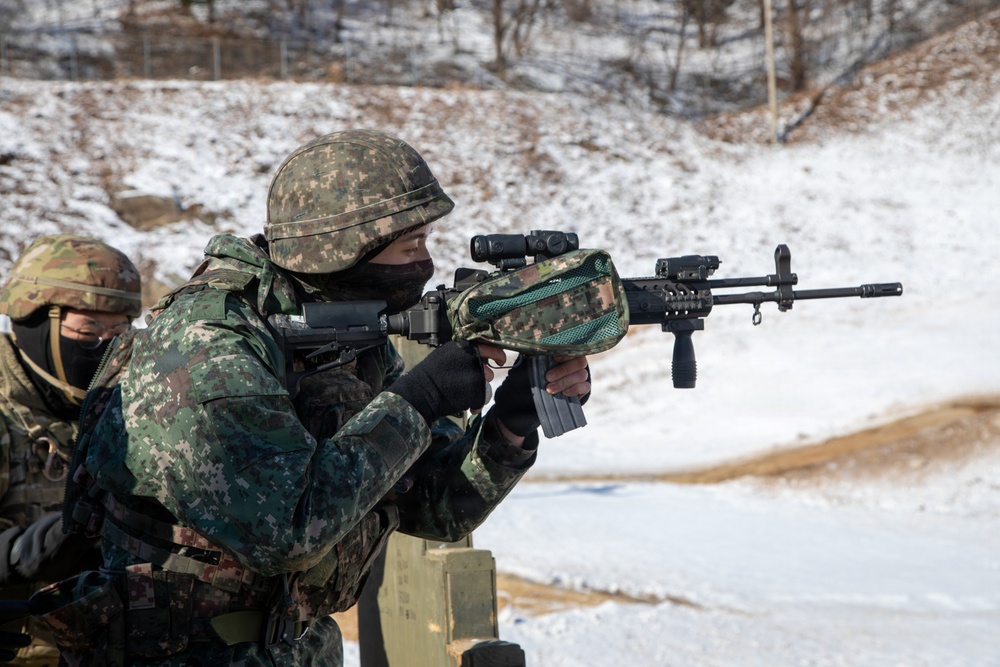 6-37 FA conducts cross training with Republic of Korea soldiers from 5th Infantry Brigade
