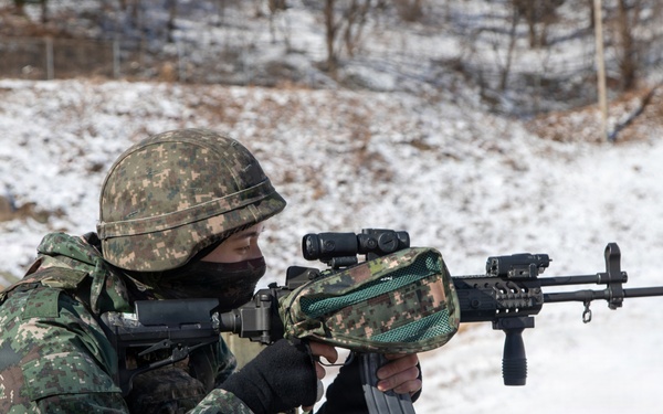 6-37 FA conducts cross training with Republic of Korea soldiers from 5th Infantry Brigade