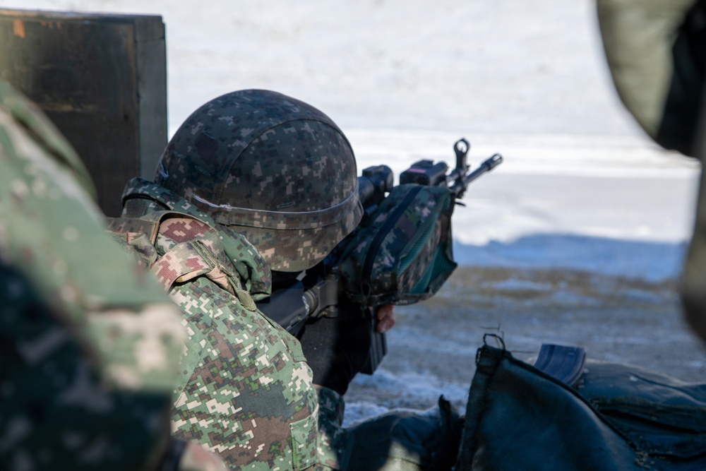 6-37 FA conducts cross training with Republic of Korea soldiers from 5th Infantry Brigade
