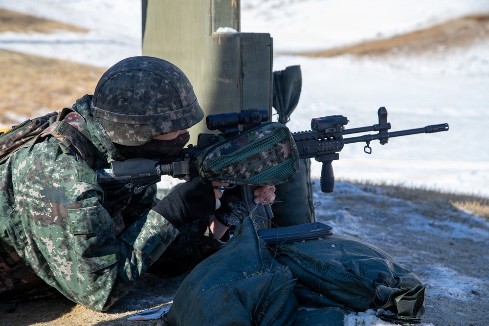 6-37 FA conducts cross training with Republic of Korea soldiers from 5th Infantry Brigade