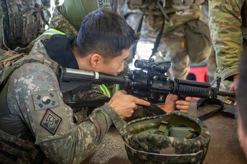 6-37 FA conducts cross training with Republic of Korea soldiers from 5th Infantry Brigade