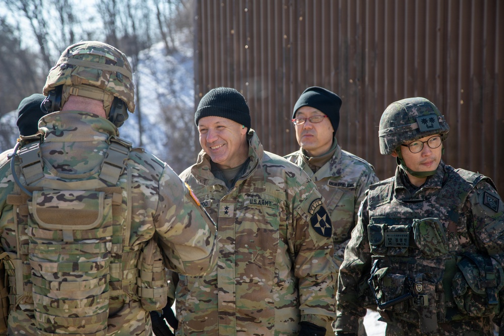 6-37 FA conducts cross training with Republic of Korea soldiers from 5th Infantry Brigade