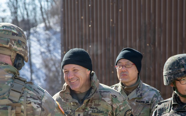 6-37 FA conducts cross training with Republic of Korea soldiers from 5th Infantry Brigade