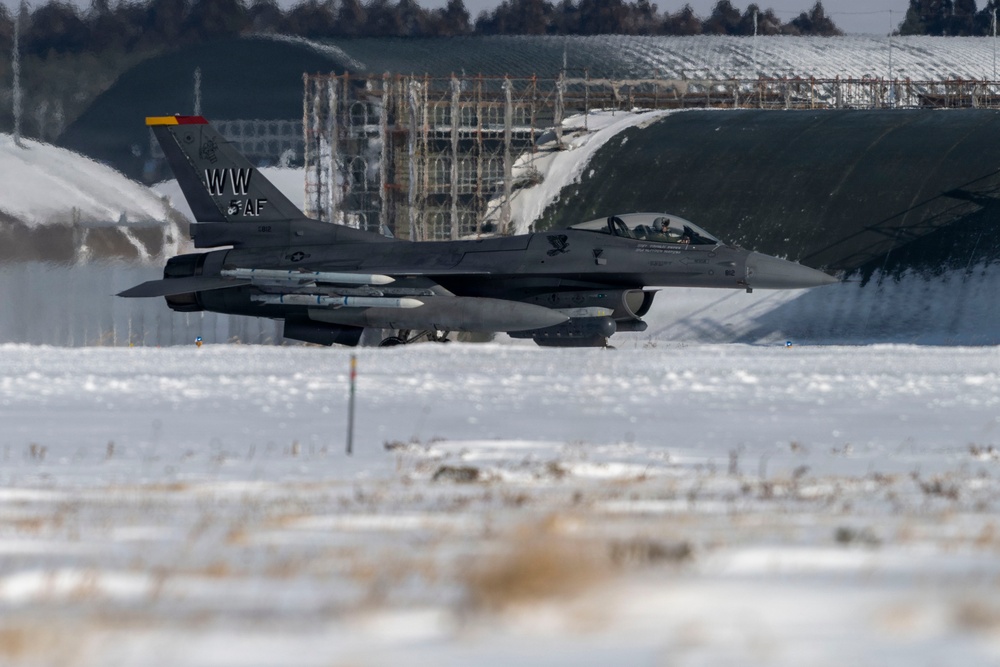 BS26-02: 35th FW Ensures Readiness with Winter Weather F-16 Takeoffs